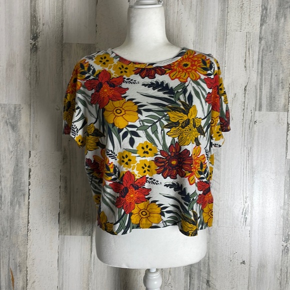 Zara Tops Zara Trafaluc Floral Tshirt Size M Poshmark